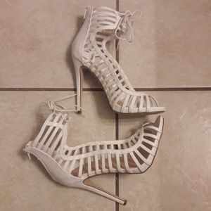 Shoedazzle/ White/Caged/ Heels